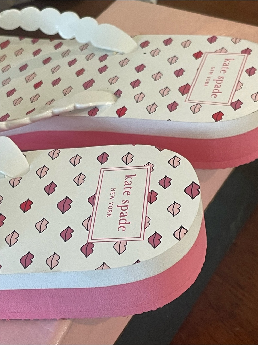NWOT~KATE SPADE~Lips Flip Flop Sandals - Picture 5 of 5